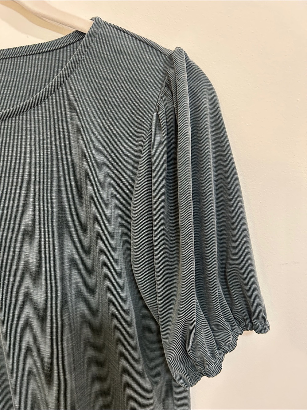 Green Envelope Green Puff Sleeve Short Sleeve Top Size Medium - Picture 4 of 4